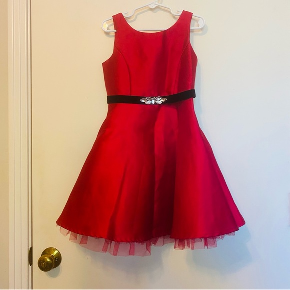 Zunie girls red dress with black tie belt with silver brooch. - Picture 7 of 8